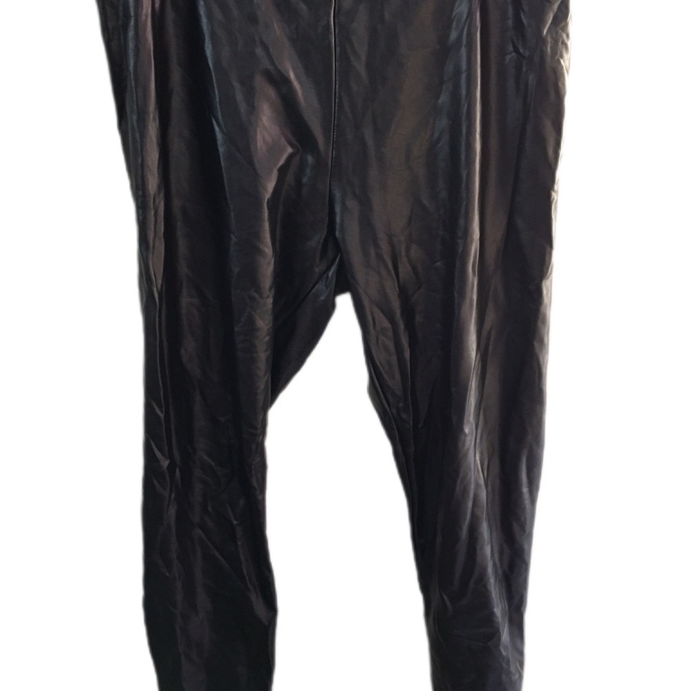 Sleek Black Women's Leggings